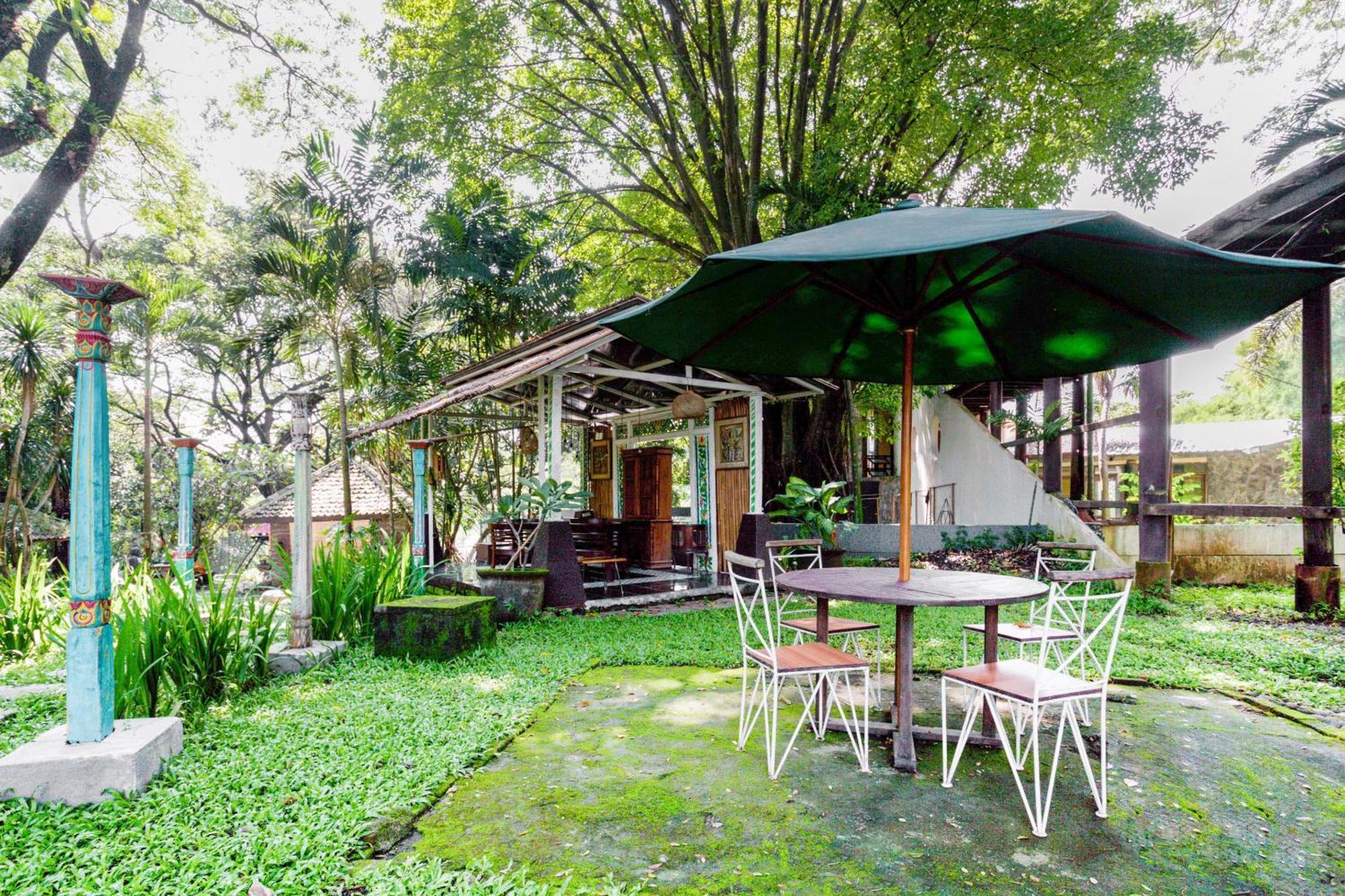 Hotel O Genteng Near Genteng Market Formerly Uno Hotel Surabaya Luaran gambar